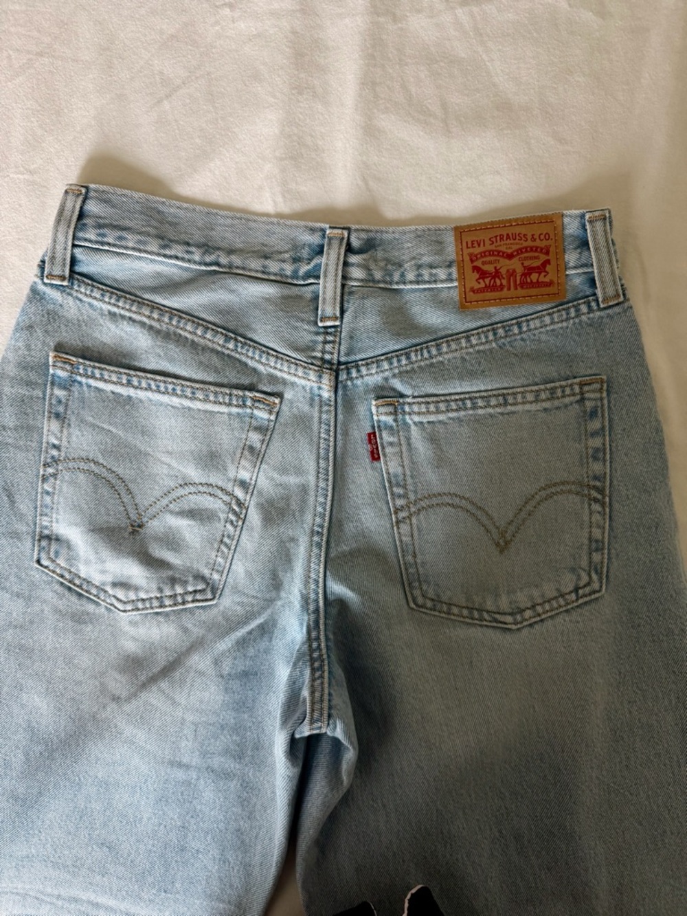 Levi's Women's 94 Baggy Wide Leg Jean - Picture 3 of 3